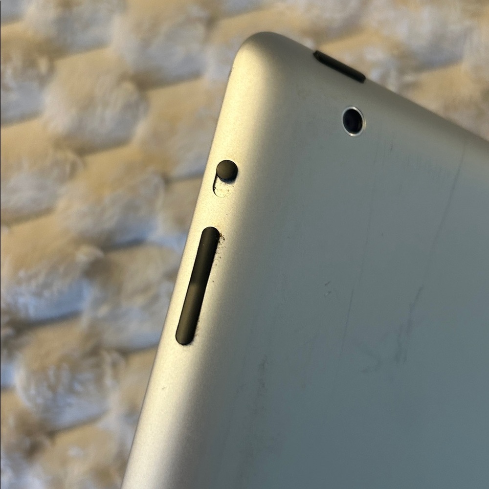 Apple Tablet - White - Picture 3 of 6